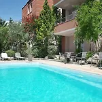 Hotel Er.zo Summer 3*