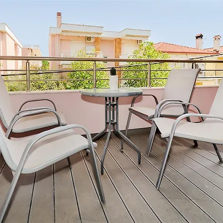 Er.zo Summer Aparthotel 3*
