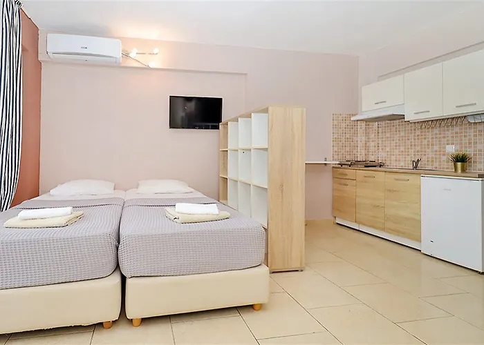 Er.zo Summer Studios Hotel 3*