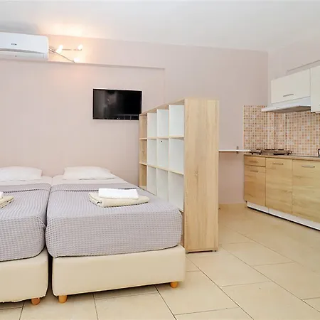 Er.zo Summer Studios Aparthotel 3*