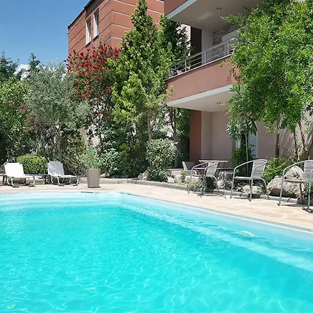 Aparthotel Er.zo Summer Studios 3*